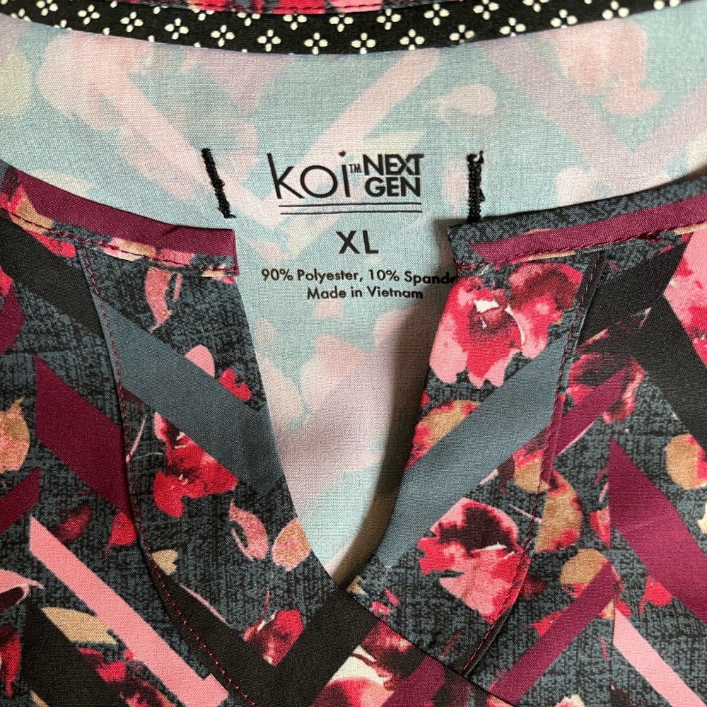 COPY - Women’s XL KOI scrub top. NWT.